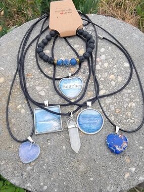 Handceafted  Set Of 7 Cabachon & Stone Pendant  Jewelry.